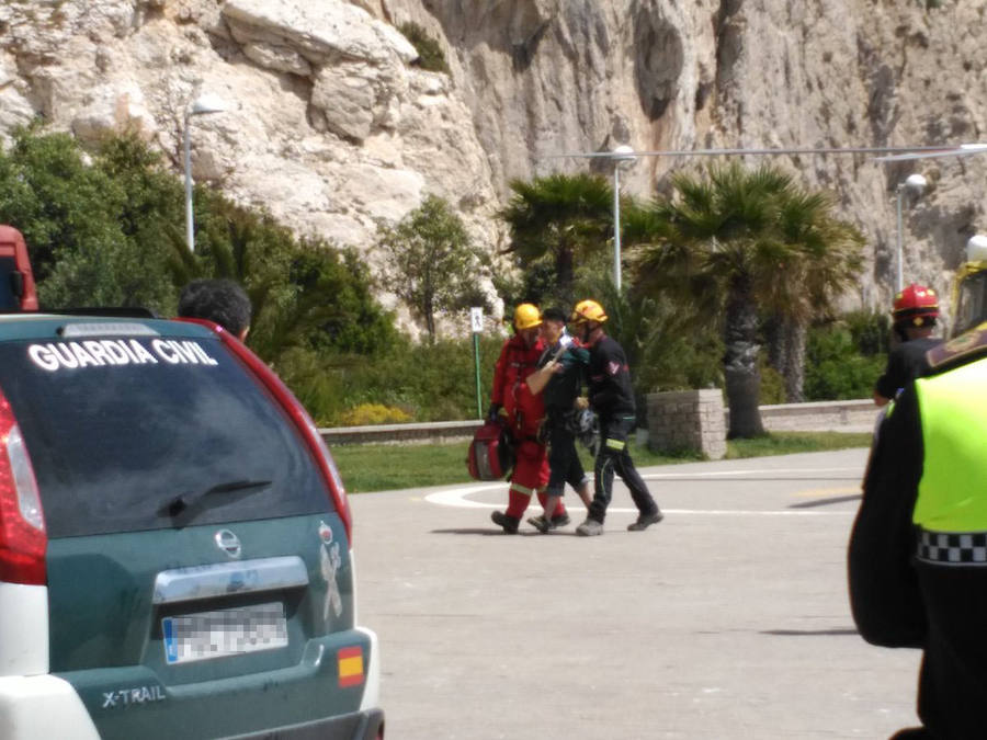 Fotos del rescate de un escalador en el peñón de Ifach