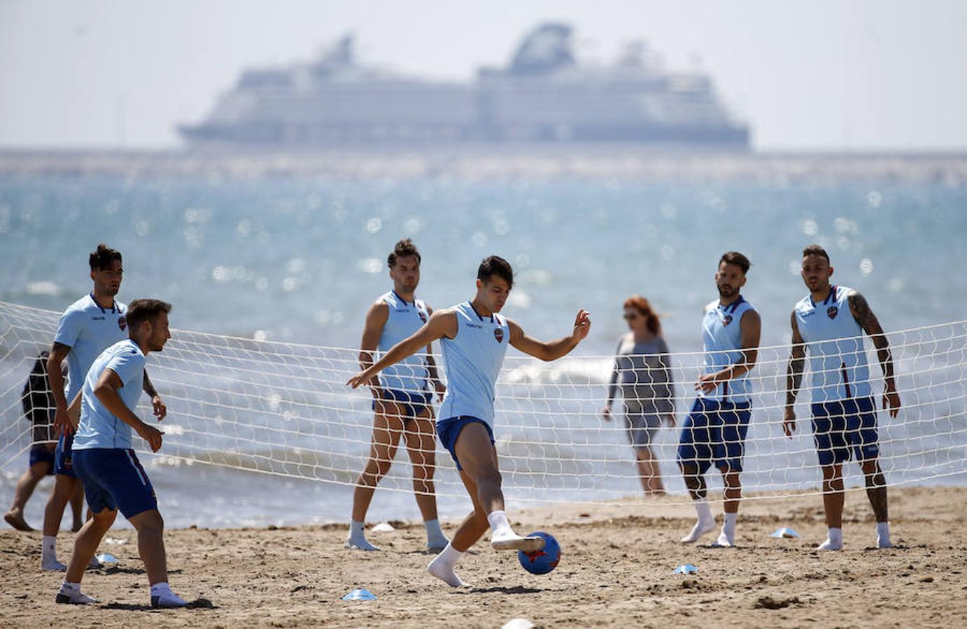 Fotos del entrenamiento del Levante UD en la Patacona