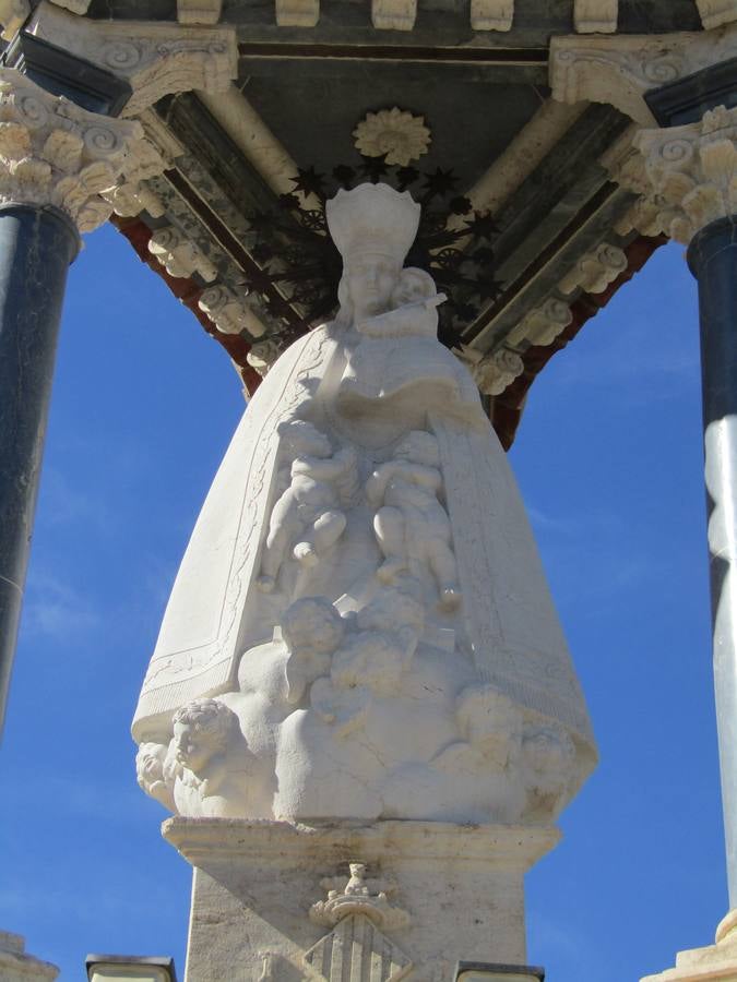 Virgen de los Desamparados en el Pont del Mar