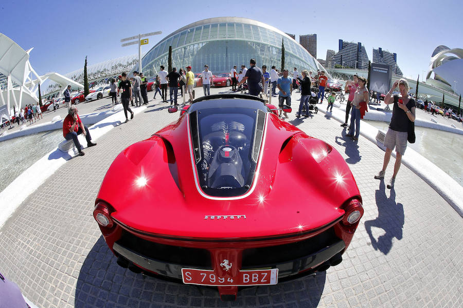 Fotos del desfile de Ferrari en Valencia