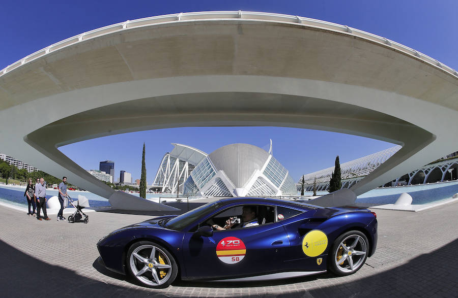 Fotos del desfile de Ferrari en Valencia