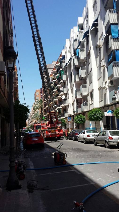 Fotos del incendio en un edificio de Mislata