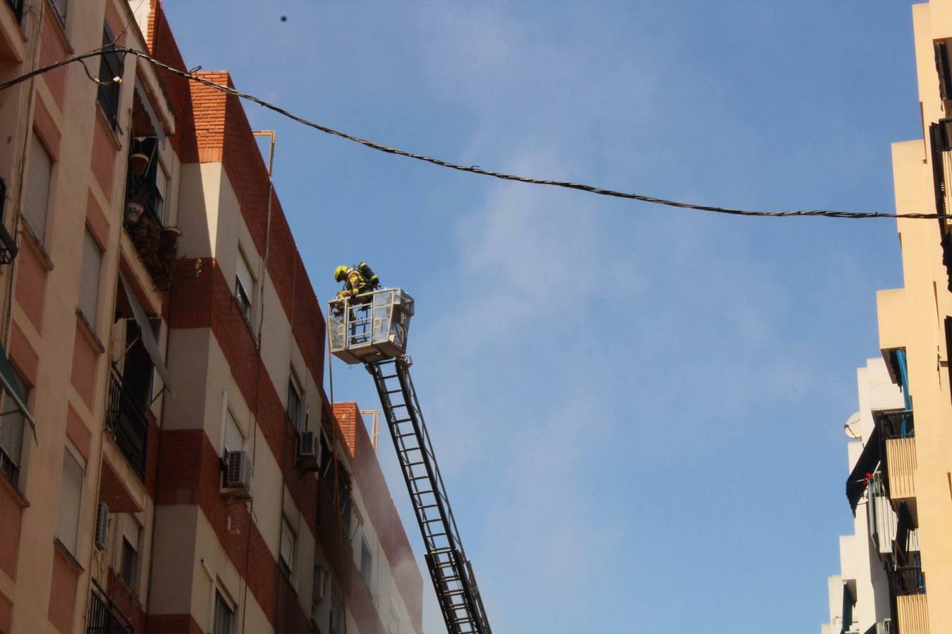 Fotos del incendio en un edificio de Mislata