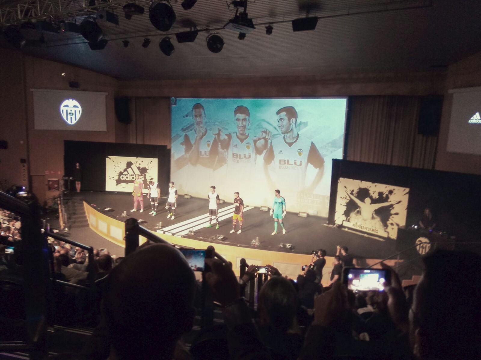 Fotos de la presentación de las camisetas del Valencia CF