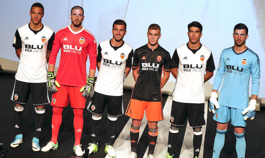 Fotos de la presentación de las camisetas del Valencia CF