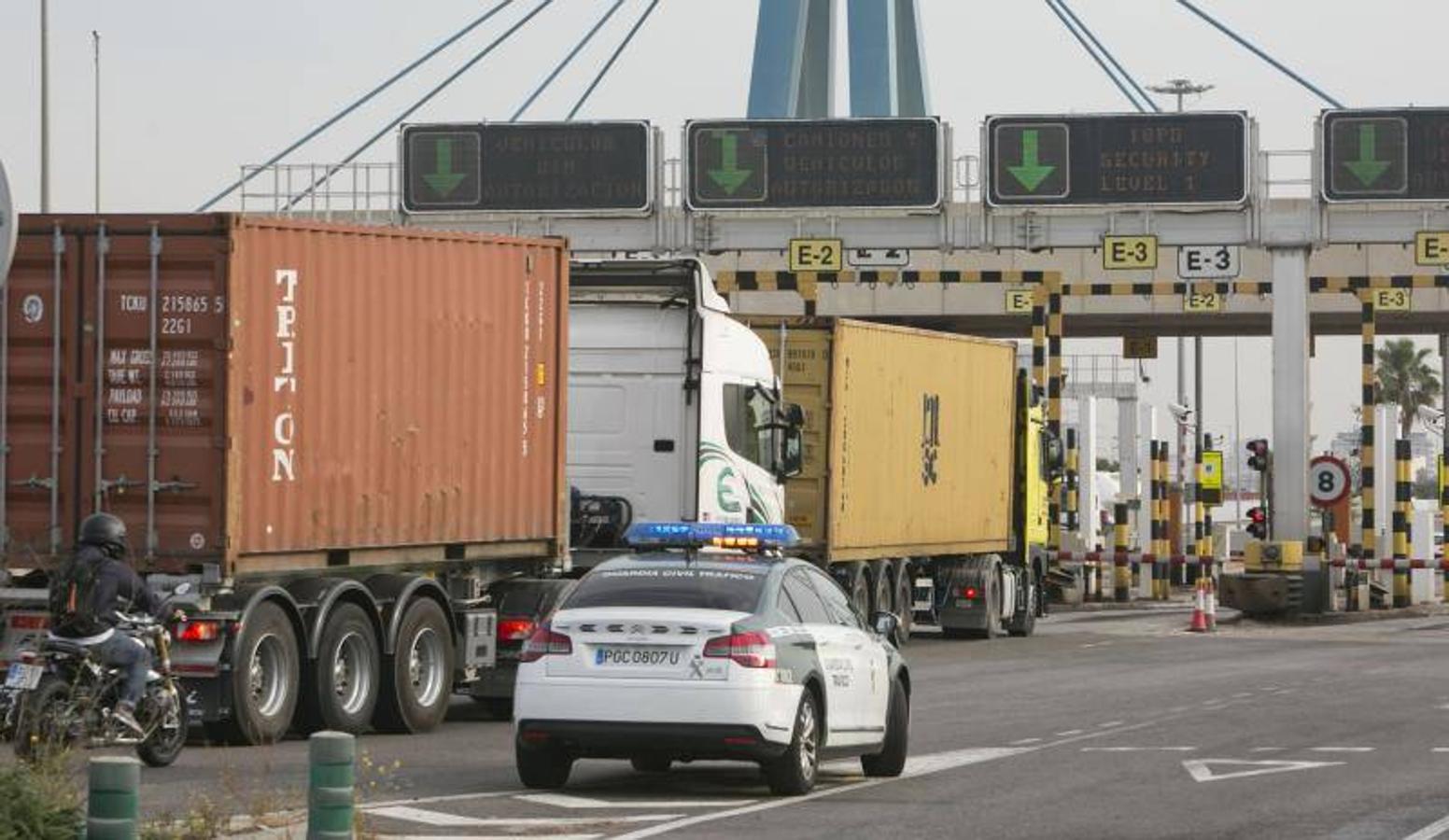Fotos del Puerto de Valencia, paralizado por la asamblea de estibadores