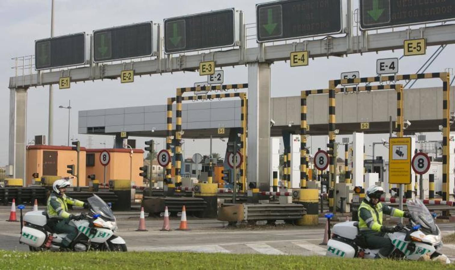 Fotos del Puerto de Valencia, paralizado por la asamblea de estibadores