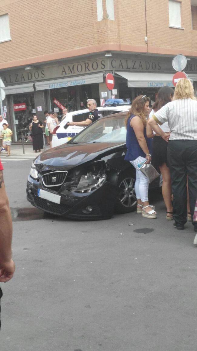 Fotos del choque en una óptica de Catarroja