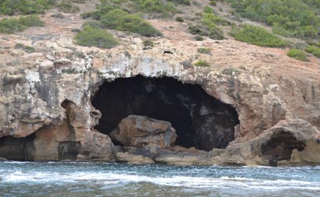 La Cova Tallada es ideal para darte un buen baño este verano.