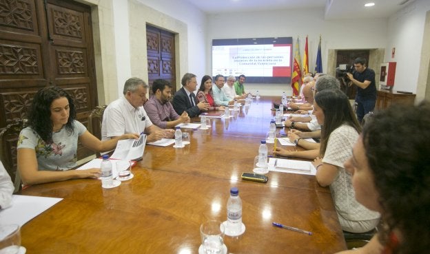 Reunión en la Generalitat presidida por Ximo Puig, previa a la presentación del plan. 