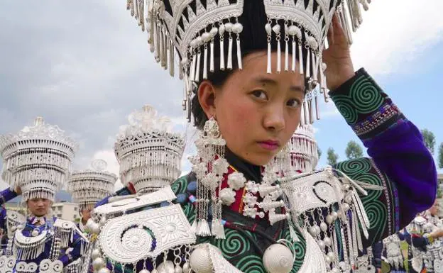 Una joven de la tribu Yi durante el 'Torch Festival'.