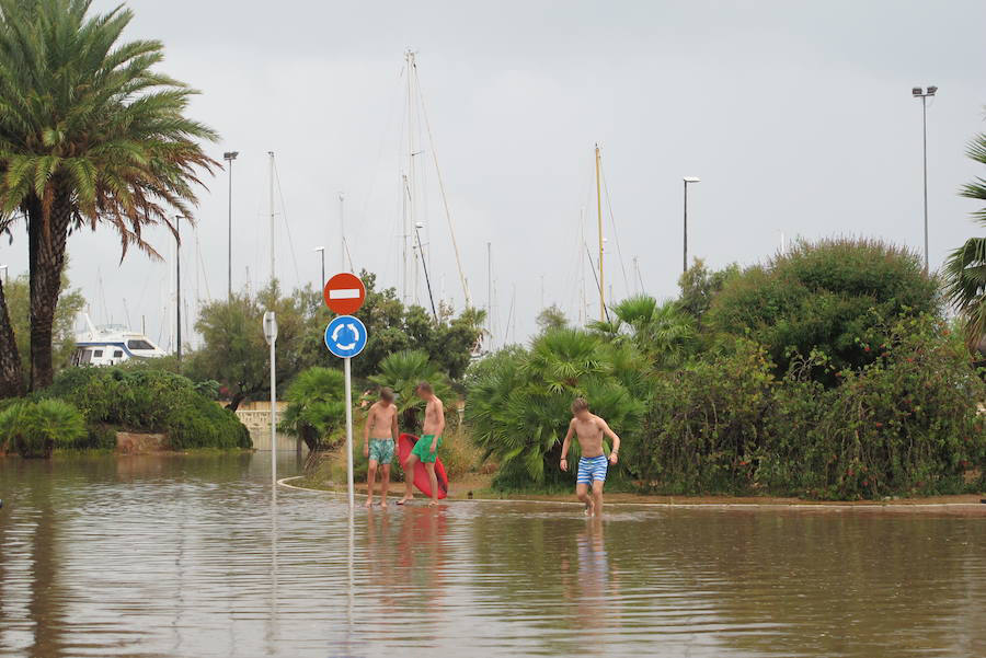 Las lluvias en Dénia superan los 79 litros y obligan a cerrar varios caminos