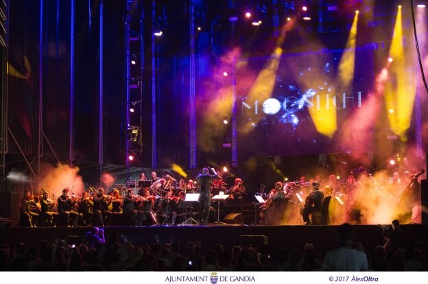 Concierto de Moonlight Symphony con Bruno Axel en la dirección en Escena Gandia. 