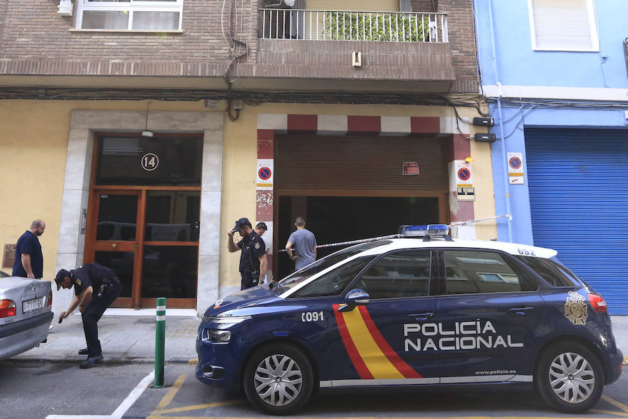 Fotos de la investigación policial y del entierro del hombre asesinado en un garaje en Patraix