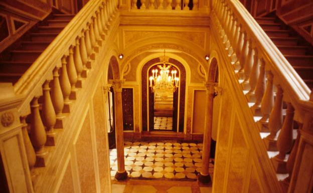 La escalera principal del Palacio.