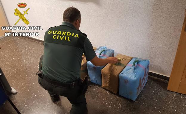 La Guardia Civil incauta 150 kilos de hachís en el término municipal de Sagunto. 