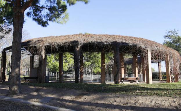 Imagen principal - Detalle del jardín del antiguo cauce del río Túria.