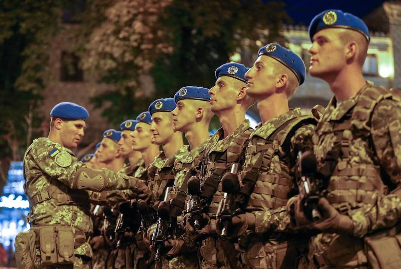 Fotos de un ensayo de desfile militar en Kiev, Ucrania