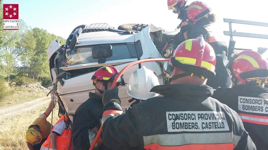 Fotos del rescate de un conductor en Castellón