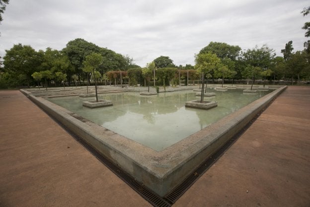 Lámina de agua en el jardín. 