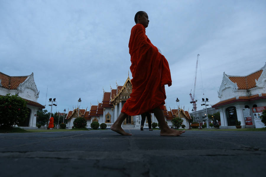 Fotos de la arraigada tradición budista en Bangkok