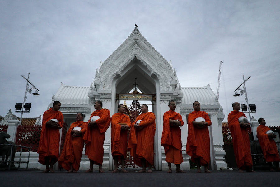 Fotos de la arraigada tradición budista en Bangkok