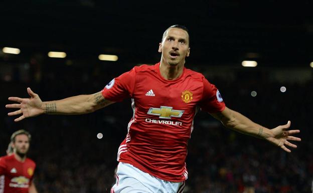 Ibrahimovic, durante un partido con el United. 