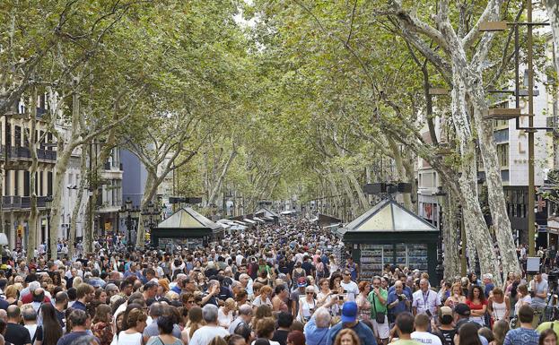 Las Ramblas, con gran afluencia de turistas.