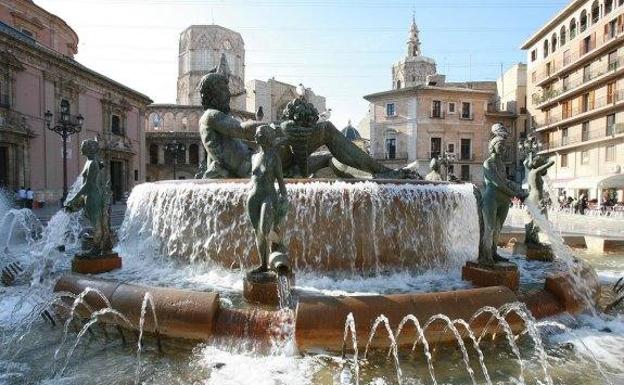 Imagen principal - Fuente de la Plaza de