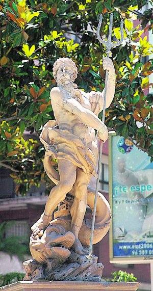 Imagen secundaria 2 - Fuente de la Plaza de