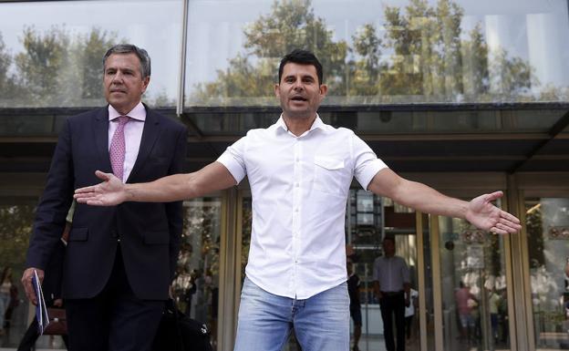 Javier Santos, el supuesto hijo de Julio Iglesias, comparece en la Ciudad de la Justicia de Valencia