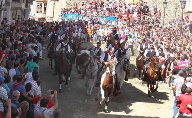 Entrada de toros y caballos en Segorbe.