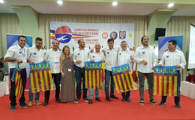 El equipo celebrande el título mundial.