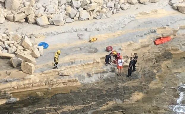 Rescate de un hombre en una cala de Moraira.