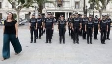 Presentación de nuevos uniformes de la Policía Local en la plaza del Ayuntamiento. 