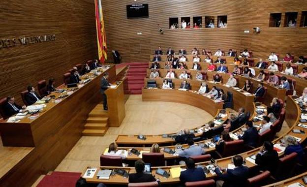 Un pleno extraordinario de Les Corts convalidará este viernes el decreto de plurilingüismo 