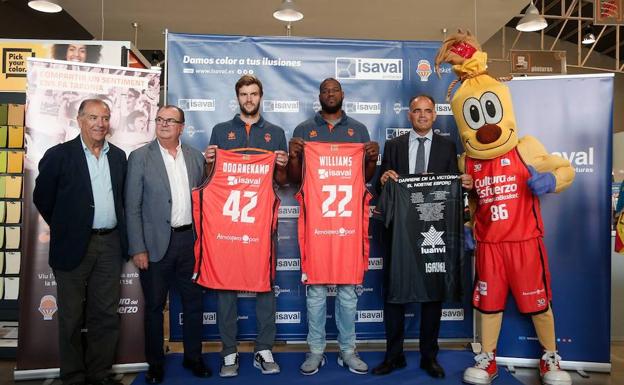 Presentación de Aaron Doornekamp y Latavious Williams como nuevos jugadores del Valencia Basket.