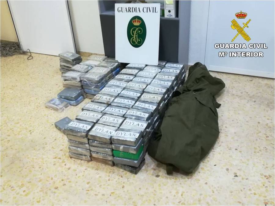 · La droga se escondía en ocho mochilas militares de procedencia Norteamérica