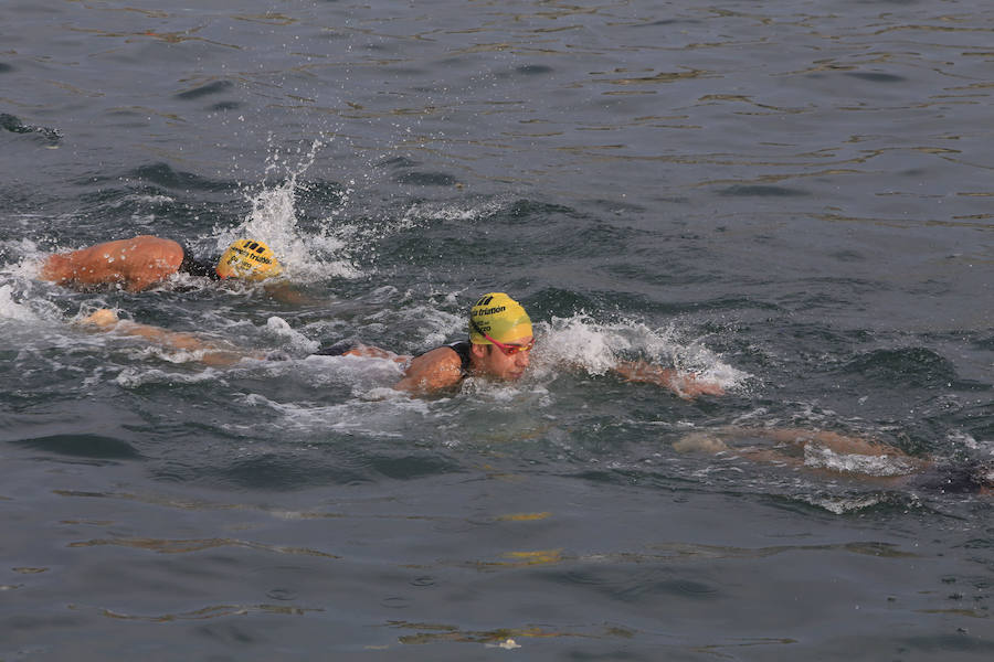 El Triatlón de Valencia llena de participantes la Marina Juan Carlos I