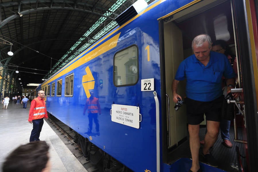 Fotos del tren histórico de Renfe en la Estación del Norte