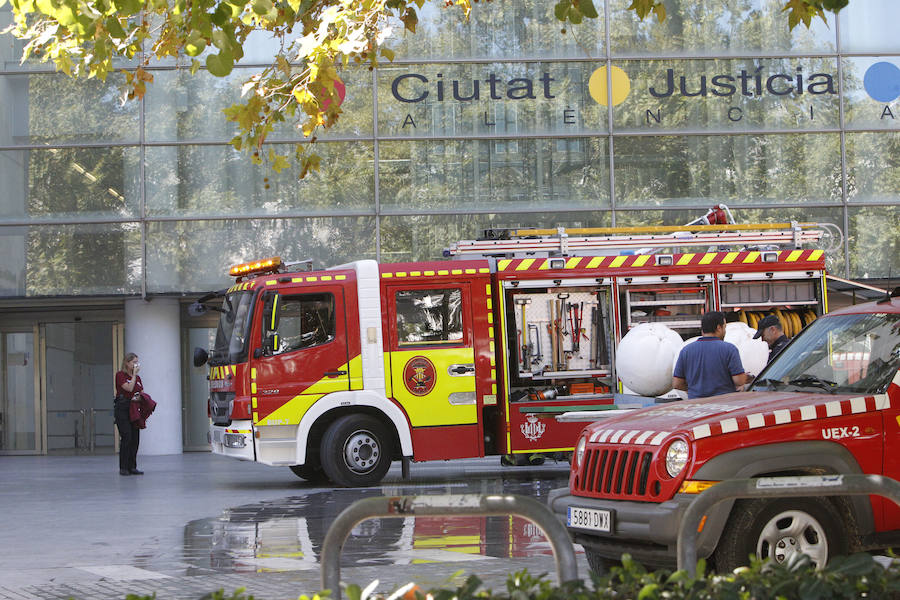 Fotos del incendio de la Ciudad de la Justicia