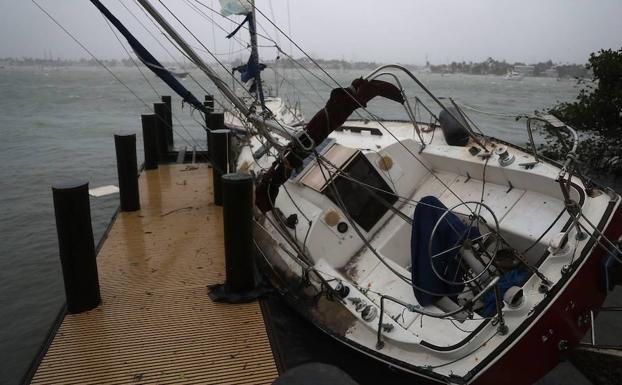 Consecuencias del paso del Irma por un puerto de Florida. 