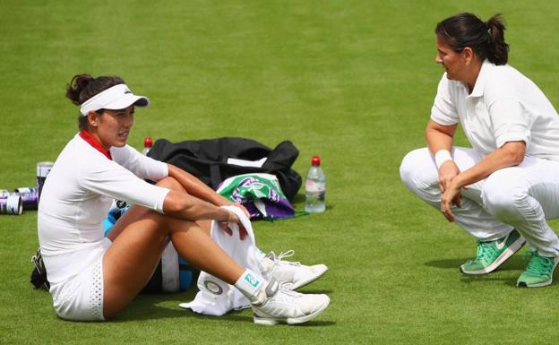 Muguruza y Conchita, en el All England Tennis Club,.