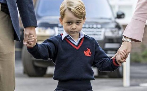 El príncipe Jorge en su primer día de colegio en el Thomas Battersea School en Londres (Reino Unido) el pasado 7 de septiembre de 2017. 