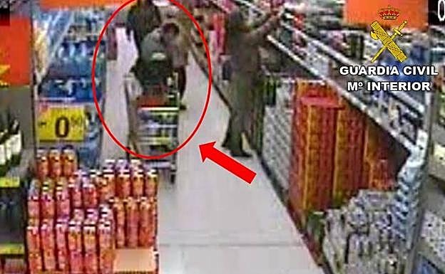 Detenidos por 13 hurtos al descuido en supermercados de Ibi y Castalla