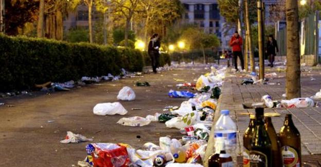 Restos de botellón. 