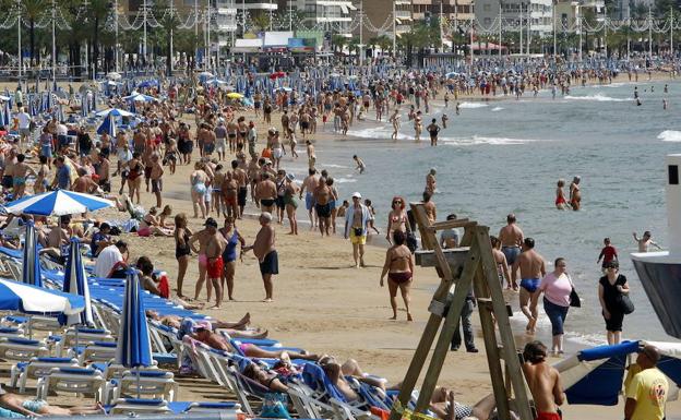 Playa de Levante, en Benidorm, en una foto de archivo.