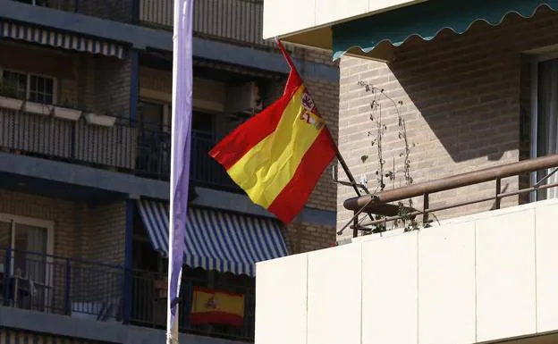 Banderas españolas en los balcones valencianos