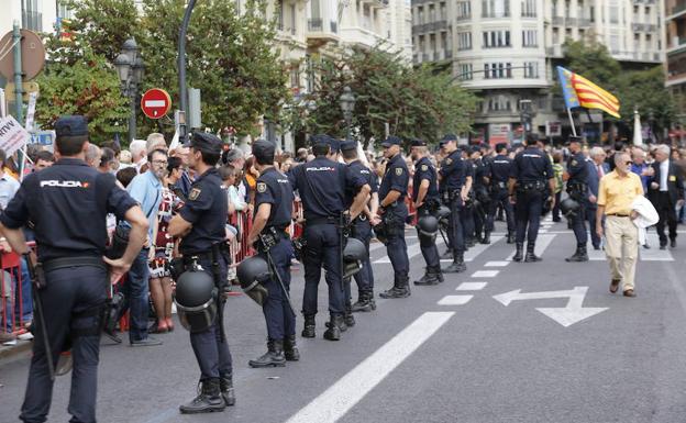 Dispositivo policial en la procesión cívica. 