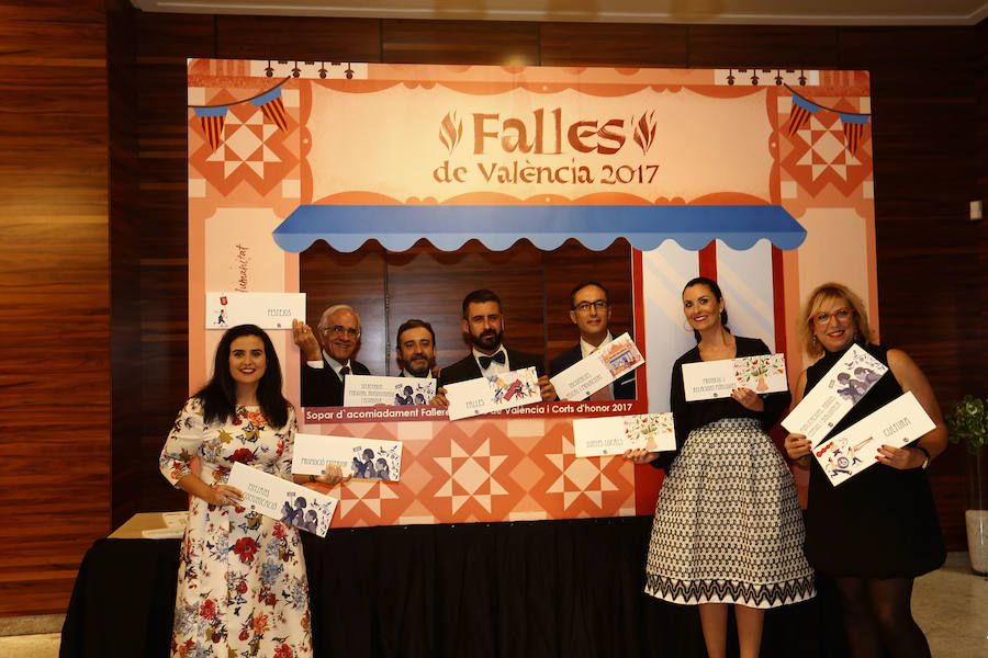 Fotos de la cálida despedida a las falleras mayores de Valencia de 2017, Raquel Alario y Clara Parejo